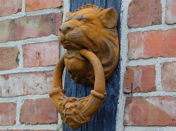 Grote foto grote leeuwenkop als deurklopper gietijzer rust bruin doe het zelf en verbouw materialen en producten