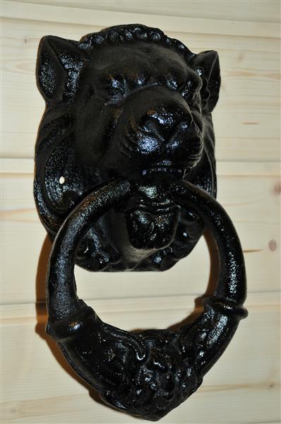 Grote foto prachtige grote leeuwekop als deurklopper gietijzer zwart. doe het zelf en verbouw materialen en producten