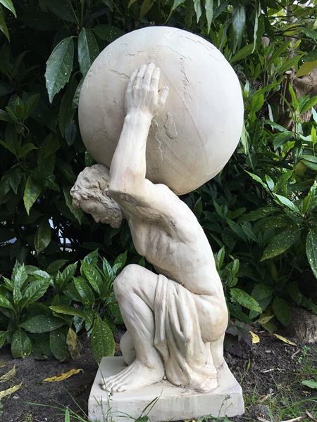 Grote foto beeld van atlas 70 cm vintage look polystone tuin en terras tuindecoratie
