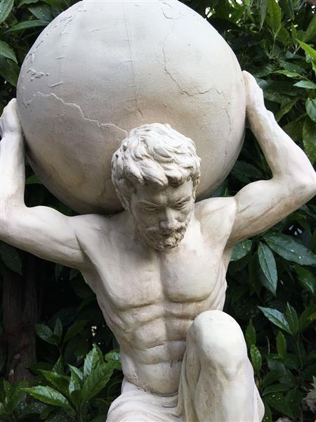 Grote foto beeld van atlas 70 cm vintage look polystone tuin en terras tuindecoratie