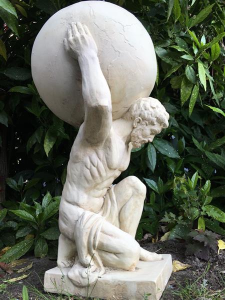 Grote foto beeld van atlas 70 cm vintage look polystone tuin en terras tuindecoratie