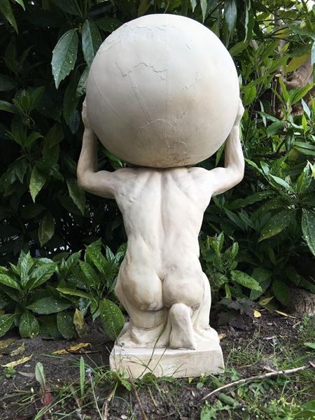 Grote foto beeld van atlas 70 cm vintage look polystone tuin en terras tuindecoratie