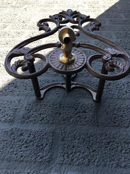 Grote foto waterslanghouder weerbestendig gietijzer met messing kraan tuin en terras tuindecoratie