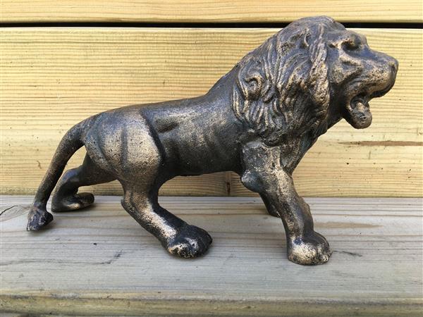 Grote foto leeuw brons look gietijzer tuin en terras tuindecoratie