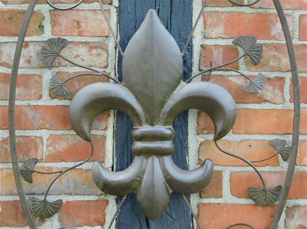 Grote foto wandornament met franse lelie metaal vintage brown tuin en terras tuindecoratie