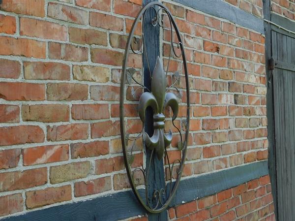 Grote foto wandornament met franse lelie metaal vintage brown tuin en terras tuindecoratie