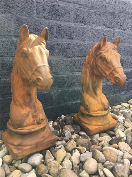 Grote foto sculptuur paardenhoofd vol steen oxide tuin en terras tuindecoratie