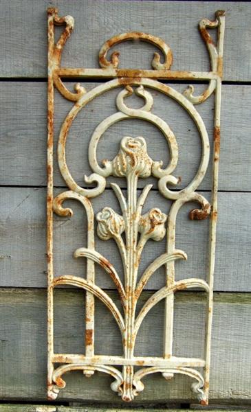 Grote foto metalen sierrek gietijzer roest art nouveau rozenrek als landelijke decoratie wandrek tulp. tuin en terras tuindecoratie