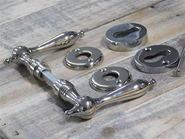 Grote foto set deurbeslag nikkel set met de rozetten met veiligheid pz geschikt. doe het zelf en verbouw materialen en producten