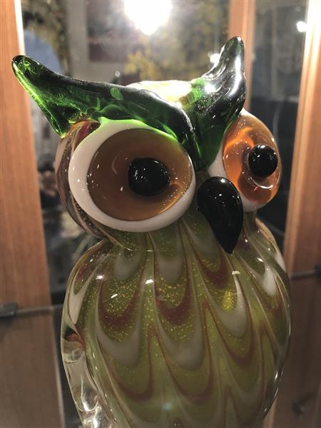 Grote foto een geweldig mooi glazen kunstwerkje beeld oehoe. tuin en terras tuindecoratie