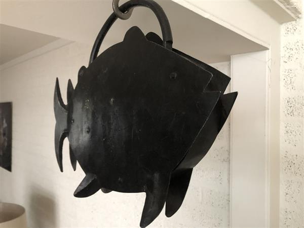 Grote foto groot metalen vintage old look slot in de vorm van een grote vis geweldig en uniek doe het zelf en verbouw materialen en producten