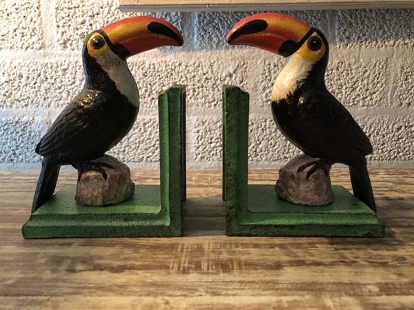 Grote foto boekensteunenset gietijzer toukan in prachtige kleurstelling. . tuin en terras tuindecoratie