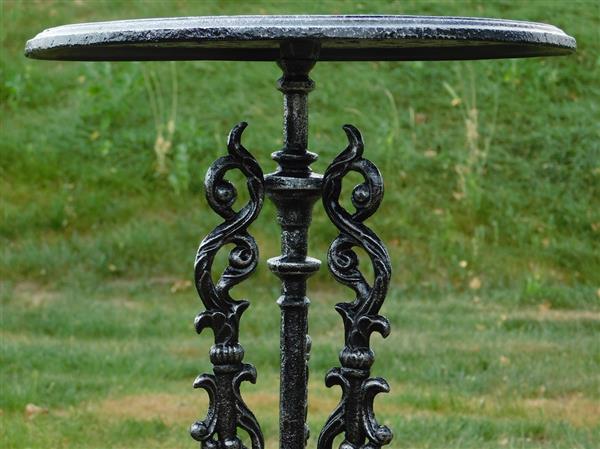 Grote foto bijzettafel zilvergrijs met zwart gietijzer tuin en terras tuinmeubelen