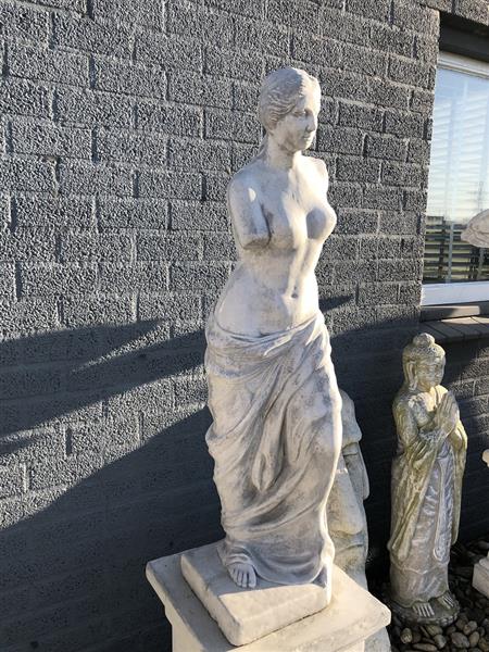 Grote foto prachtig stenen beeld van venus van milo een bekend en fraai beeld. tuin en terras tuindecoratie