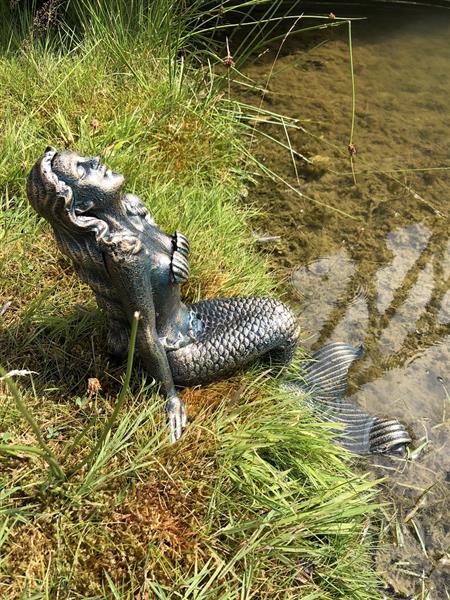 Grote foto prachtige zeemeermin cast iron brons messing beeld. tuin en terras tuindecoratie