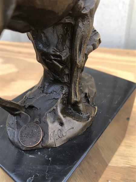 Grote foto een bronzen beeld sculptuur van een hert tuin en terras tuindecoratie