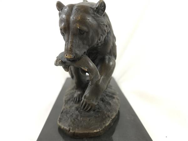 Grote foto een bronzen beeld sculptuur van een grizzly beer tuin en terras tuindecoratie