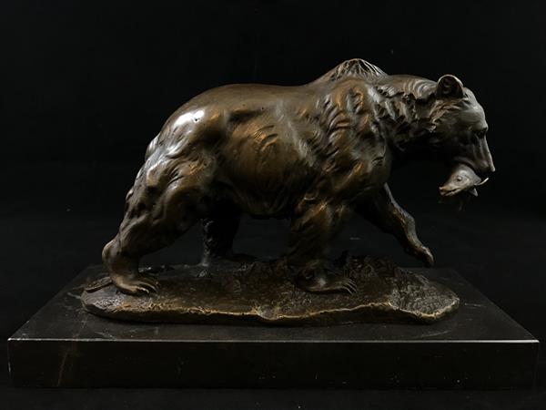 Grote foto een bronzen beeld sculptuur van een grizzly beer tuin en terras tuindecoratie