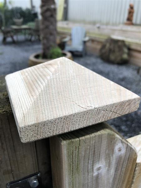 Grote foto paal cover piramide hout 10 x 10. tuin en terras hekken en schuttingen