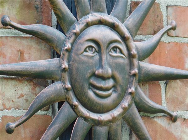 Grote foto wandornament zon koperkleur metaal tuin en terras tuindecoratie