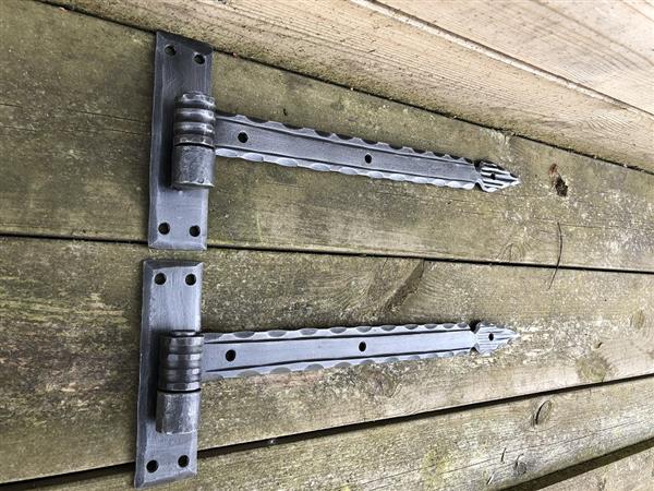 Grote foto prachtig zwaar smeedwerk degelijke sierlijke grote set hengen top kwaliteit doe het zelf en verbouw materialen en producten