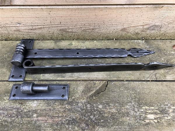 Grote foto prachtig zwaar smeedwerk degelijke sierlijke grote set hengen top kwaliteit doe het zelf en verbouw materialen en producten