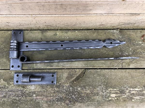 Grote foto prachtig zwaar smeedwerk degelijke sierlijke grote set hengen top kwaliteit doe het zelf en verbouw materialen en producten