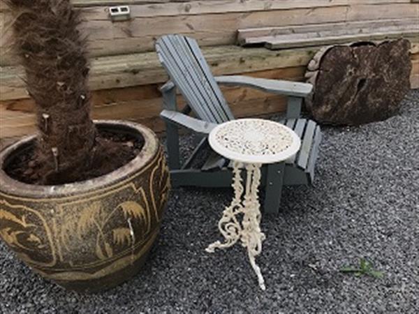 Grote foto bijzet tafel zwaar gietijzer wit uniek en prachtig tuin en terras tuinmeubelen