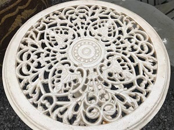 Grote foto bijzet tafel zwaar gietijzer wit uniek en prachtig tuin en terras tuinmeubelen