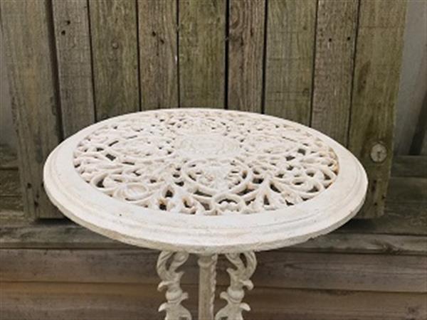 Grote foto bijzet tafel zwaar gietijzer wit uniek en prachtig tuin en terras tuinmeubelen