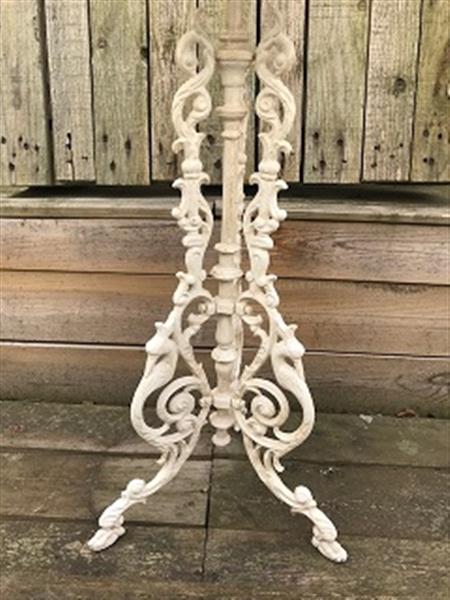 Grote foto bijzet tafel zwaar gietijzer wit uniek en prachtig tuin en terras tuinmeubelen