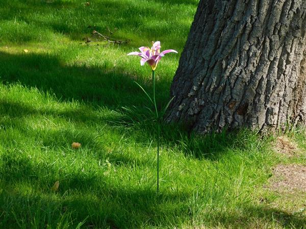Grote foto handgemaakte lelie tuinsteker 82 cm metaal tuin en terras tuindecoratie