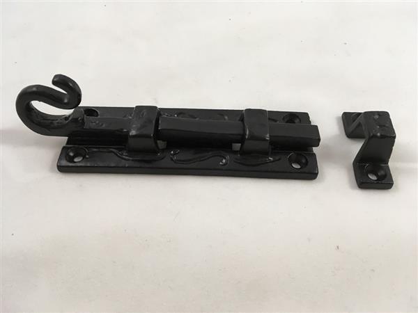 Grote foto een fraaie deurgrendel mat zwart gemaakt van smeedijzer doe het zelf en verbouw materialen en producten