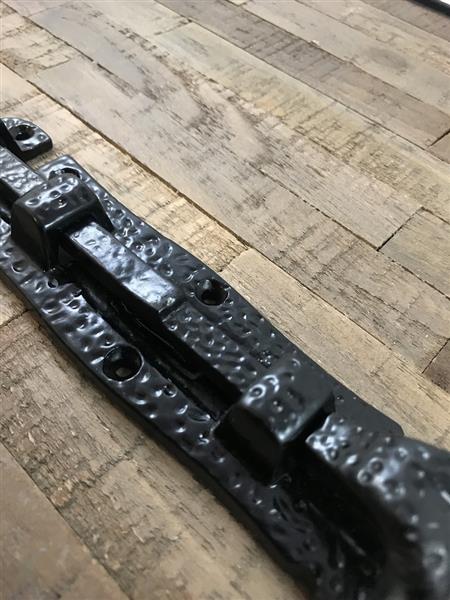 Grote foto smeedijzeren schuifslot in het zwart heel mooi vervaardigd slot doe het zelf en verbouw materialen en producten
