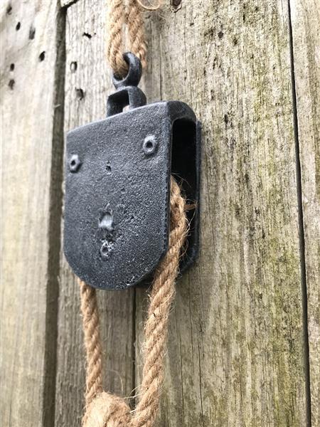 Grote foto een mooie robuuste haak heel decoratief object tuin en terras tuindecoratie