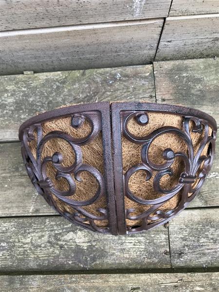 Grote foto een plantenbak mand voor aan de muur mooie wanddecoratie tuin en terras tuindecoratie