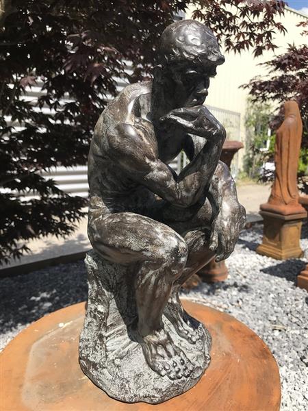 Grote foto mooi beeld van de denker the thinker polystone beeld tuin en terras tuindecoratie