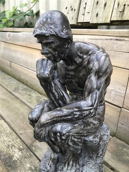 Grote foto mooi beeld van de denker the thinker polystone beeld tuin en terras tuindecoratie