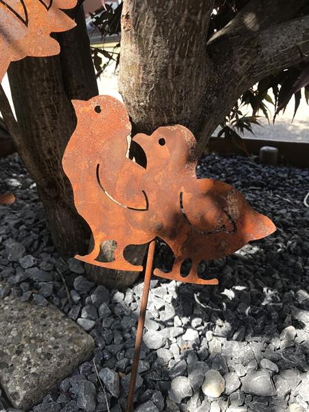 Grote foto silhouette van een haan en zijn 2 kuikentjes gemaakt van gietijzer rust tuin en terras tuindecoratie