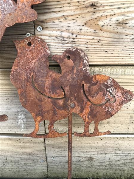 Grote foto silhouette van een haan en zijn 2 kuikentjes gemaakt van gietijzer rust tuin en terras tuindecoratie