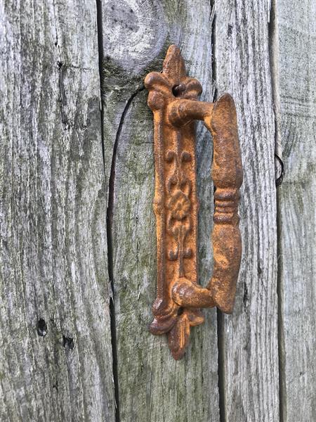 Grote foto een gietijzeren deurgreep in rust heel mooi en stevig doe het zelf en verbouw materialen en producten