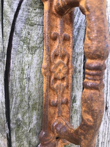 Grote foto een gietijzeren deurgreep in rust heel mooi en stevig doe het zelf en verbouw materialen en producten