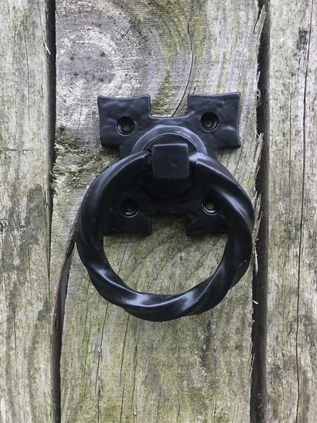 Grote foto een trekhendel voor de deur of voor bijvoorbeeld een kastdeur of lade doe het zelf en verbouw materialen en producten