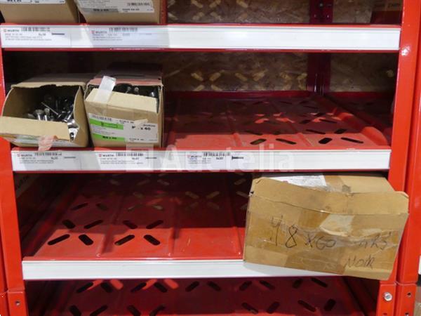 Grote foto inhoud van 2 planken schroeven bouten doe het zelf en verbouw onderdelen en accessoires