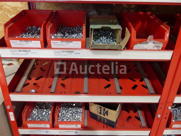 Grote foto inhoud van 2 planken schroeven bouten doe het zelf en verbouw onderdelen en accessoires