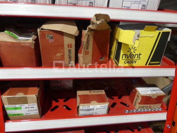 Grote foto inhoud van 2 planken schroeven bouten doe het zelf en verbouw onderdelen en accessoires