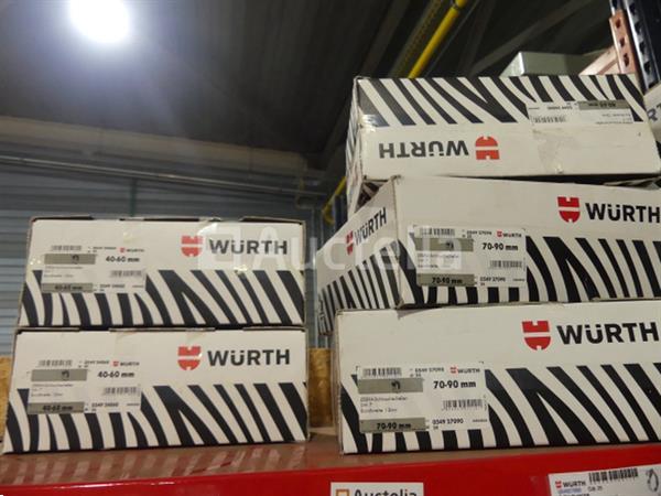 Grote foto inhoud van 2 planken schroeven bouten doe het zelf en verbouw onderdelen en accessoires