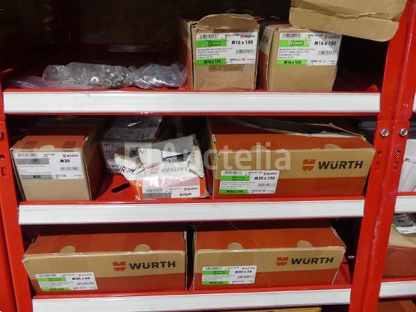 Grote foto inhoud van 2 planken schroeven bouten doe het zelf en verbouw onderdelen en accessoires