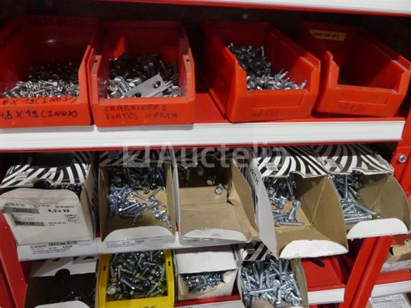 Grote foto inhoud van 2 planken schroeven bouten doe het zelf en verbouw onderdelen en accessoires