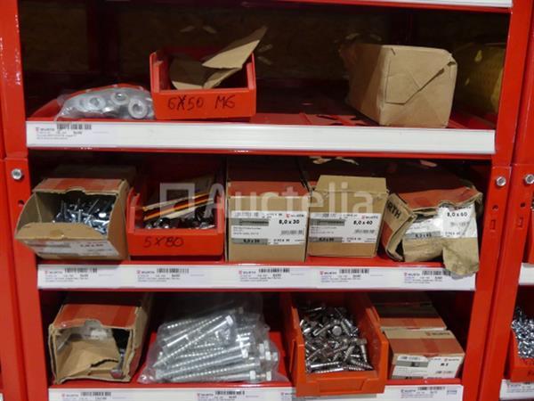 Grote foto inhoud van 2 planken schroeven bouten doe het zelf en verbouw onderdelen en accessoires